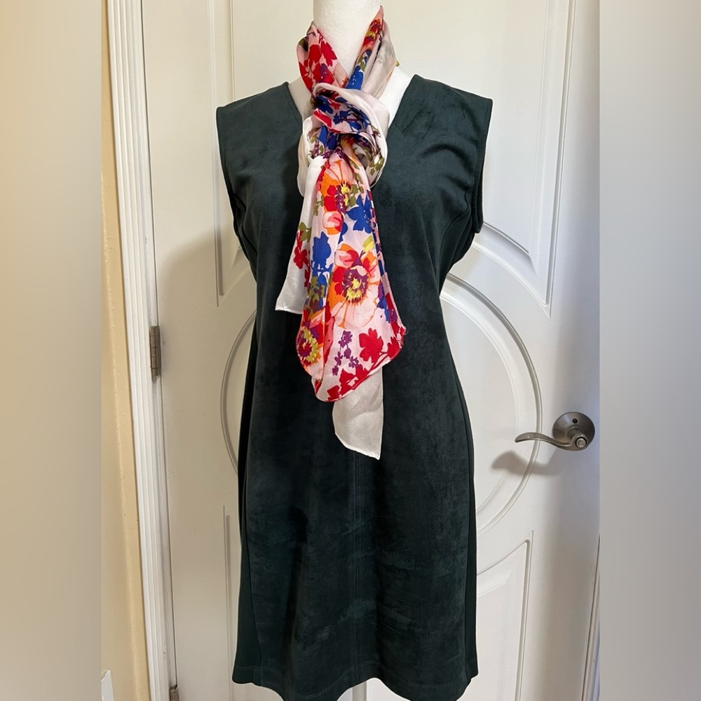 Elegant BCBG dress size S never worn
